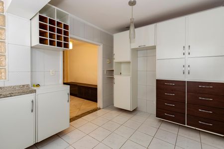 Casa à venda com 170m², 5 quartos e 4 vagas Casa à venda com 170m², 5 quartos e 4 vagasEdícula - Cozinha