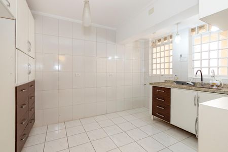 Casa à venda com 170m², 5 quartos e 4 vagas Casa à venda com 170m², 5 quartos e 4 vagasEdícula - Cozinha