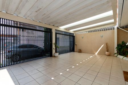 Casa à venda com 170m², 5 quartos e 4 vagas Casa à venda com 170m², 5 quartos e 4 vagasGaragem