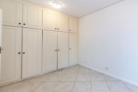 Casa à venda com 170m², 5 quartos e 4 vagas Casa à venda com 170m², 5 quartos e 4 vagasEdícula- Quarto 2