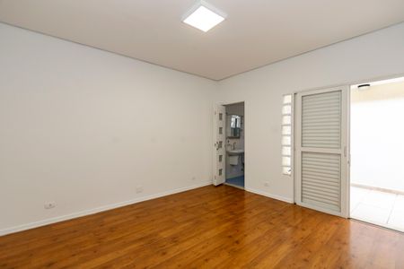 Casa à venda com 170m², 5 quartos e 4 vagas Casa à venda com 170m², 5 quartos e 4 vagasSuíte