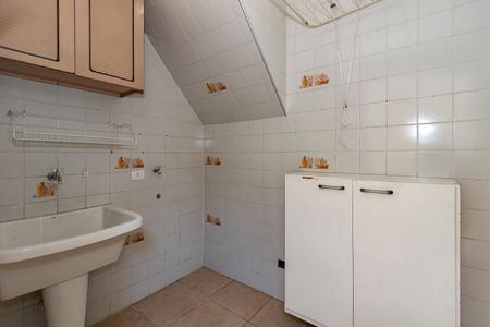 Casa à venda com 170m², 5 quartos e 4 vagas Casa à venda com 170m², 5 quartos e 4 vagasLavanderia