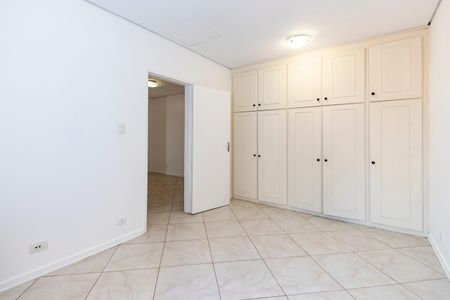 Casa à venda com 170m², 5 quartos e 4 vagas Casa à venda com 170m², 5 quartos e 4 vagasEdícula- Quarto 2