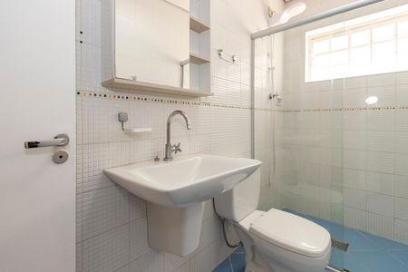 Casa à venda com 170m², 5 quartos e 4 vagas Casa à venda com 170m², 5 quartos e 4 vagasBanheiro