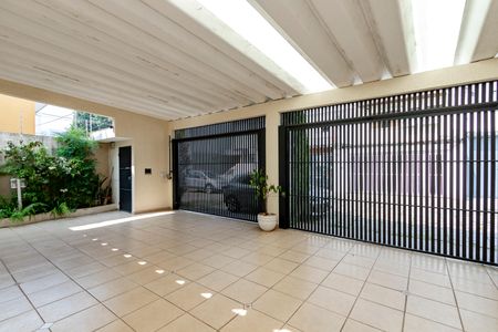 Casa à venda com 170m², 5 quartos e 4 vagas Casa à venda com 170m², 5 quartos e 4 vagasGaragem