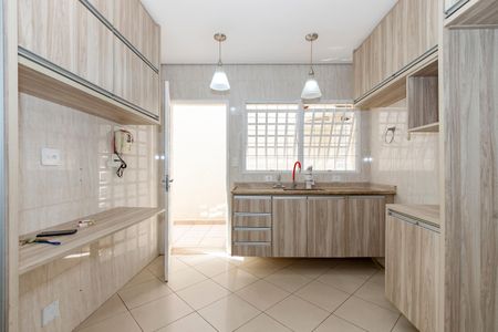 Casa à venda com 170m², 5 quartos e 4 vagas Casa à venda com 170m², 5 quartos e 4 vagasCozinha