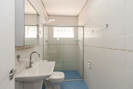 Casa à venda com 170m², 5 quartos e 4 vagas Casa à venda com 170m², 5 quartos e 4 vagasBanheiro