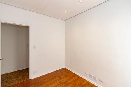 Casa à venda com 170m², 5 quartos e 4 vagas Casa à venda com 170m², 5 quartos e 4 vagasQuarto 2