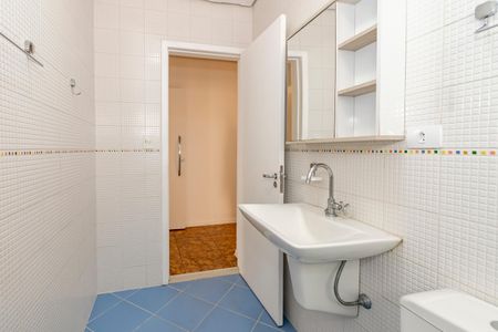 Casa à venda com 170m², 5 quartos e 4 vagas Casa à venda com 170m², 5 quartos e 4 vagasBanheiro