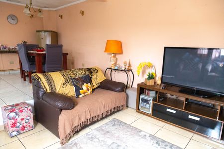 Casa à venda com 310m², 4 quartos e 4 vagas Casa à venda com 310m², 4 quartos e 4 vagasSala