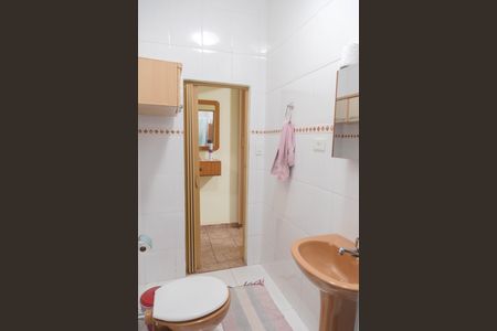 Casa à venda com 310m², 4 quartos e 4 vagas Casa à venda com 310m², 4 quartos e 4 vagasBanheiro (Casa 2)