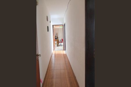 Casa à venda com 310m², 4 quartos e 4 vagas Casa à venda com 310m², 4 quartos e 4 vagasCorredor