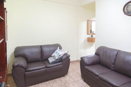 Casa à venda com 310m², 4 quartos e 4 vagas Casa à venda com 310m², 4 quartos e 4 vagasSala (Casa 2)