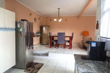 Casa à venda com 310m², 4 quartos e 4 vagas Casa à venda com 310m², 4 quartos e 4 vagasCozinha