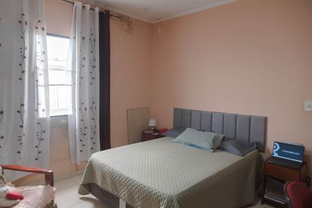 Casa à venda com 310m², 4 quartos e 4 vagas Casa à venda com 310m², 4 quartos e 4 vagasQuarto 1