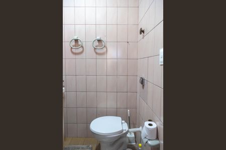 Casa à venda com 310m², 4 quartos e 4 vagas Casa à venda com 310m², 4 quartos e 4 vagasBanheiro (Casa 3)