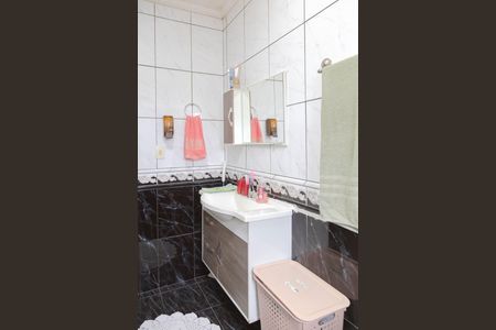 Casa à venda com 310m², 4 quartos e 4 vagas Casa à venda com 310m², 4 quartos e 4 vagasBanheiro