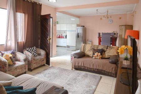 Casa à venda com 310m², 4 quartos e 4 vagas Casa à venda com 310m², 4 quartos e 4 vagasSala