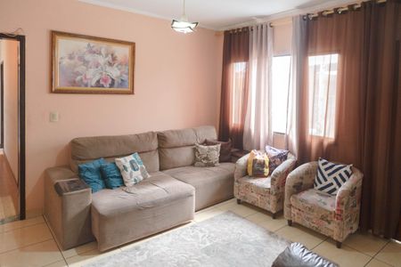 Casa à venda com 310m², 4 quartos e 4 vagas Casa à venda com 310m², 4 quartos e 4 vagasSala