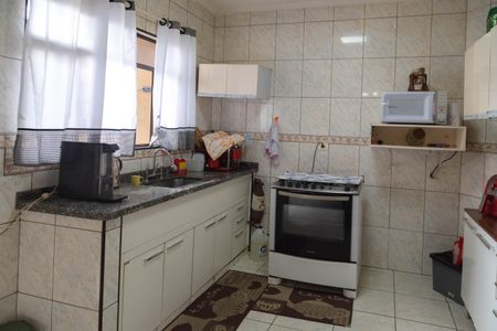 Casa à venda com 310m², 4 quartos e 4 vagas Casa à venda com 310m², 4 quartos e 4 vagasCozinha