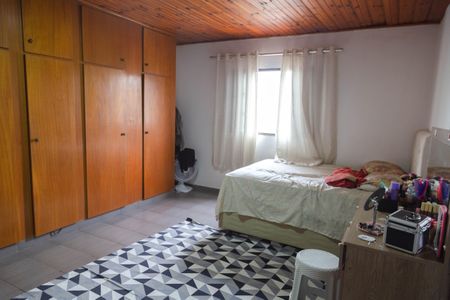 Casa à venda com 310m², 4 quartos e 4 vagas Casa à venda com 310m², 4 quartos e 4 vagasQuarto 1(Casa 3)