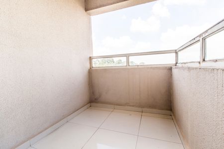 Apartamento à venda com 74m², 2 quartos e 1 vaga Apartamento à venda com 74m², 2 quartos e 1 vagaVaranda