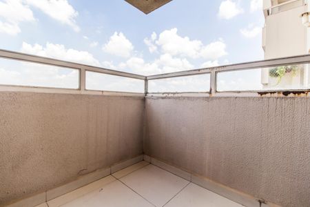 Apartamento à venda com 74m², 2 quartos e 1 vaga Apartamento à venda com 74m², 2 quartos e 1 vagaVaranda
