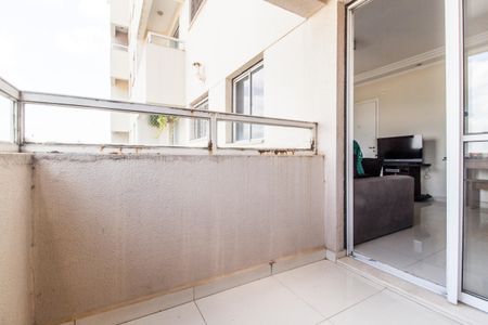 Apartamento à venda com 74m², 2 quartos e 1 vaga Apartamento à venda com 74m², 2 quartos e 1 vagaVaranda