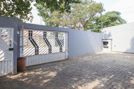 Casa à venda com 342m², 4 quartos e 8 vagas Casa à venda com 342m², 4 quartos e 8 vagasGaragem