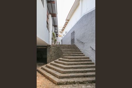 Casa à venda com 342m², 4 quartos e 8 vagas Casa à venda com 342m², 4 quartos e 8 vagasEntrada