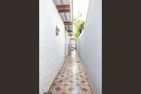 Casa à venda com 342m², 4 quartos e 8 vagas Casa à venda com 342m², 4 quartos e 8 vagasCorredor Externo