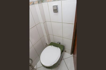 Casa à venda com 342m², 4 quartos e 8 vagas Casa à venda com 342m², 4 quartos e 8 vagasBanheiro Social