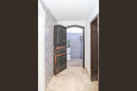 Casa à venda com 342m², 4 quartos e 8 vagas Casa à venda com 342m², 4 quartos e 8 vagasEntrada