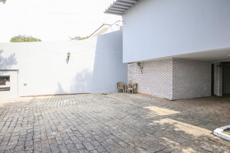 Casa à venda com 342m², 4 quartos e 8 vagas Casa à venda com 342m², 4 quartos e 8 vagasGaragem