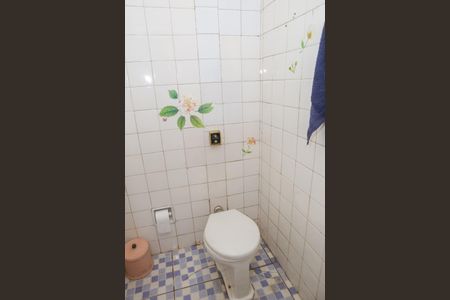 Casa à venda com 342m², 4 quartos e 8 vagas Casa à venda com 342m², 4 quartos e 8 vagasBanheiro do Salão