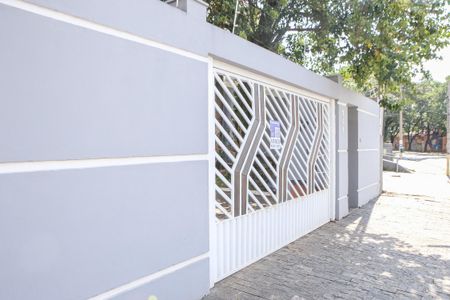 Casa à venda com 342m², 4 quartos e 8 vagas Casa à venda com 342m², 4 quartos e 8 vagasFachada