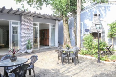 Casa à venda com 342m², 4 quartos e 8 vagas Casa à venda com 342m², 4 quartos e 8 vagasChurrasqueira