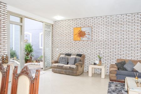 Casa à venda com 342m², 4 quartos e 8 vagas Casa à venda com 342m², 4 quartos e 8 vagasSala