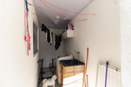 Casa à venda com 150m², 5 quartos e 2 vagas Casa à venda com 150m², 5 quartos e 2 vagasLavanderia 2