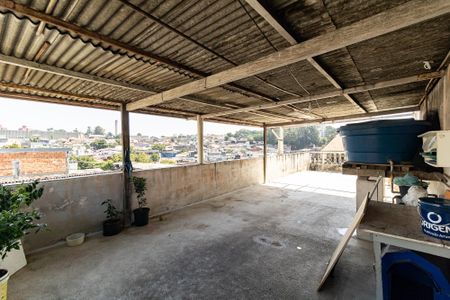 Casa à venda com 150m², 5 quartos e 2 vagas Casa à venda com 150m², 5 quartos e 2 vagasTerraço