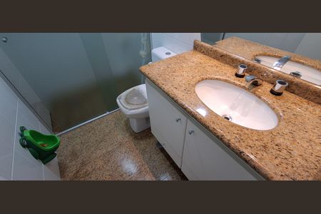 Apartamento à venda com 130m², 3 quartos e 3 vagasBanheiro Suíte 2