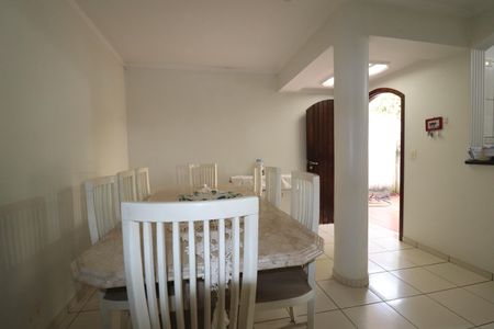 Casa à venda com 200m², 4 quartos e 3 vagasCopa