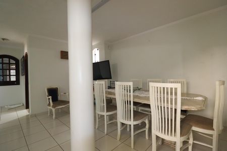 Casa à venda com 200m², 4 quartos e 3 vagasCopa