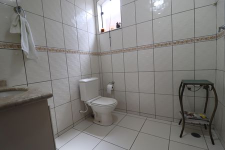 Casa à venda com 200m², 4 quartos e 3 vagasBanheiro 2