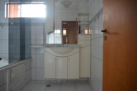 Casa à venda com 236m², 3 quartos e 6 vagasBanheiro da Suíte