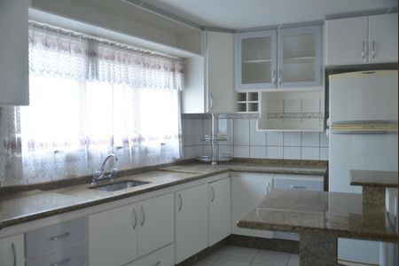 Casa à venda com 236m², 3 quartos e 6 vagasCozinha