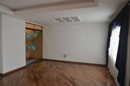 Casa à venda com 236m², 3 quartos e 6 vagasSala