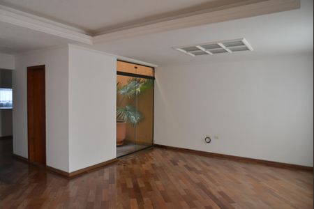 Casa à venda com 236m², 3 quartos e 6 vagasSala
