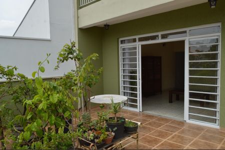 Casa à venda com 258m², 6 quartos e 5 vagasVaranda