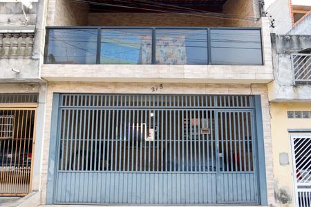 Casa à venda com 286m², 4 quartos e 2 vagas Casa à venda com 286m², 4 quartos e 2 vagasFachada